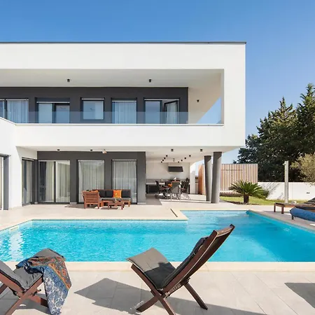 Vakantiehuis 4 Bedroom Beautiful In Banjole