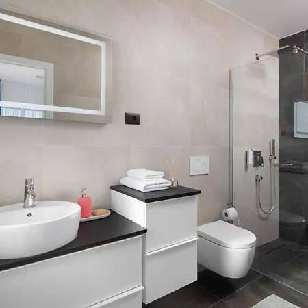 4 Bedroom Beautiful In Banjole