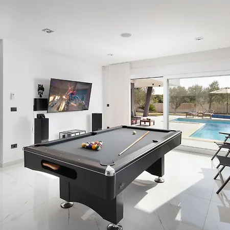 4 Bedroom Beautiful In