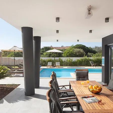 4 Bedroom Beautiful In Vakantiehuis *