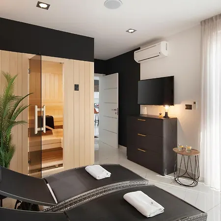 Front In With Sauna 펜션 반졸레