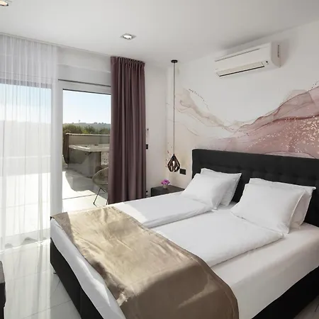 4 Bedroom Beautiful In *