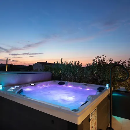 4 Bedroom Beautiful In Banjole